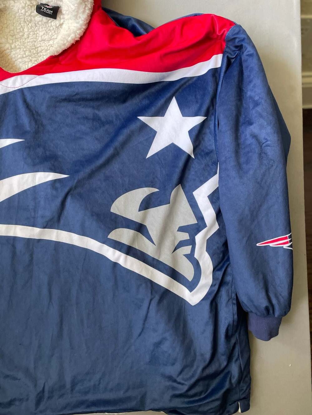 New England Patriots Oversized Sherpa-Lined Wearable Blanket Hoodie - Picture 2 of 8